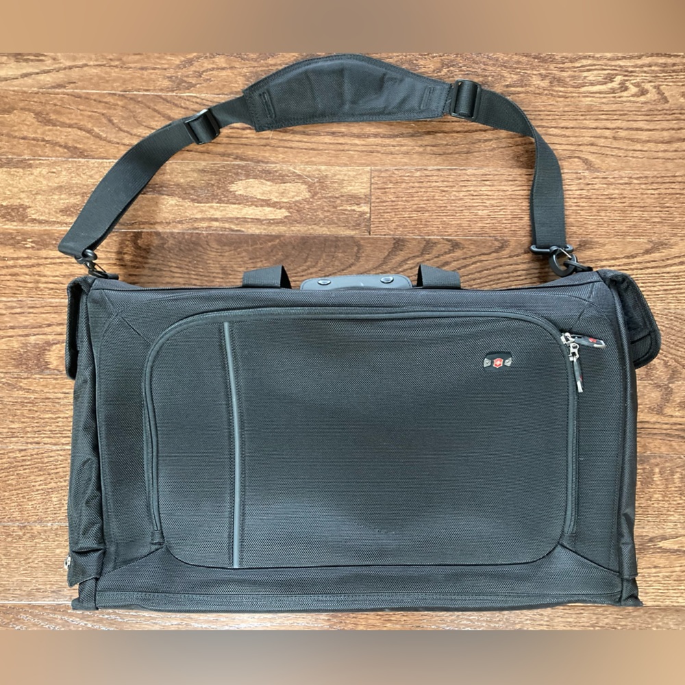 Victorinox suit bag black excellent condition